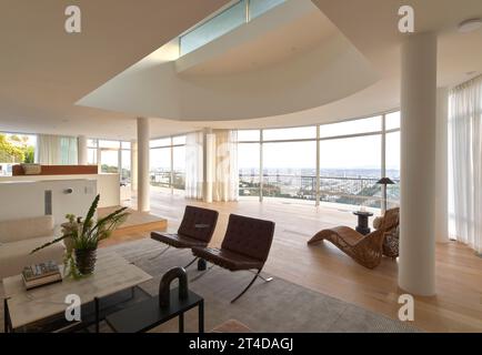 Innenansicht - Erdgeschoss. Oceanus House, Los Angeles, Usa. Architekt: Pierre De Angelis, 2023. Stockfoto