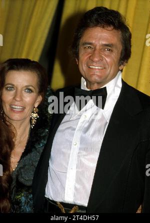 R5093B 1980 ;JOHNNY CASH UND EHEFRAU JUNE CARTER CASH ; JUNECARTERCASHRETRO Credit: Lynn McAfee / Performing Arts Images www.performingartsimages.com Stockfoto