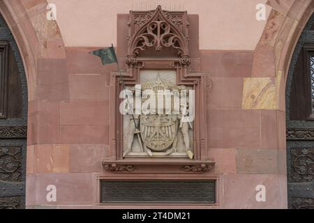 Steinmetzarbeit, Relief, Wappen, Rathaus Römer, Frankfurt, Hessen, Deutschland *** Steinschnitzerei, Relief, Wappen, Römer Rathaus, Frankfurt, Hessen, Deutschland Credit: Imago/Alamy Live News Stockfoto