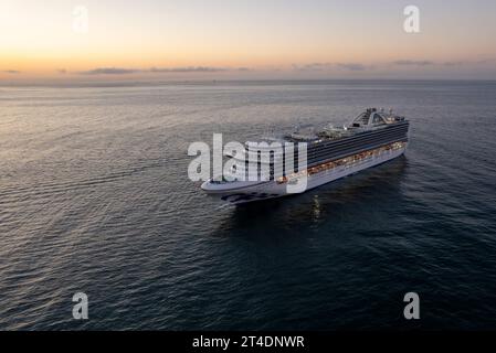 Aus der Vogelperspektive eines Ozeanschiffes Stockfoto