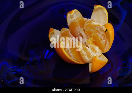 Mandarine in Glasschale. Stockfoto