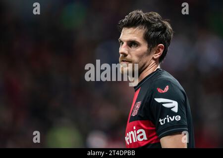 Leverkusen, Deutschland. Oktober 2023. Fußball: Bundesliga, Bayer Leverkusen - SC Freiburg, Spieltag 9, BayArena. Leverkusens Jonas Hofmann. Hinweis: Marius Becker/dpa – WICHTIGER HINWEIS: gemäß den Vorgaben der DFL Deutsche Fußball Liga und des DFB Deutscher Fußball-Bund ist es verboten, im Stadion und/oder des Spiels aufgenommene Fotografien in Form von Sequenzbildern und/oder videoähnlichen Fotoserien zu verwenden oder zu verwenden./dpa/Alamy Live News Stockfoto