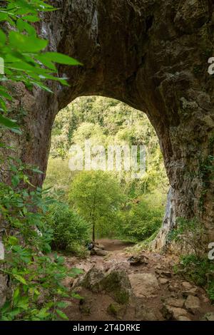 Reynards Cave Arch, Dovedale, Derbyshire Stockfoto