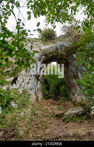 Reynards Cave Arch, Dovedale, Derbyshire Stockfoto