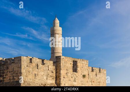 Blick auf die Zitadelle des Turms von David gegen den Himmel mit Kopierraum, Jerusalem, Israel Stockfoto