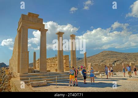 Der Tempel der Athena Lindia, Teil der Akropolis von Lindos auf der Insel Rhodos, Griechenland. Stockfoto