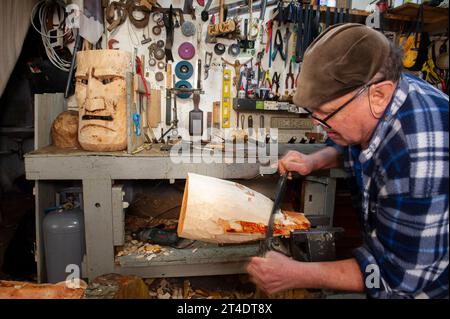 17. Januar 2023: Italien, Sardinien, Nuoro, Mamoiada, Franco Verkauf Kunsthandwerker von Mamuthones Masken. Stockfoto