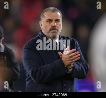 London, Großbritannien. Oktober 2023 - Crystal Palace gegen Tottenham Hotspur - Premier League - Selhurst Park. Tottenham Manager Ange Postecoglou feiert den Sieg über den Crystal Palace. Bildnachweis: Mark Pain/Alamy Live News Stockfoto