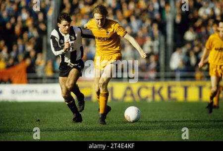 Notts County V Wolverhampton Wanderers. Wölfe-Fußballspieler Mark Venus Notts County gegen Wolverhampton Wanderers, 29. Januar 1989 Stockfoto