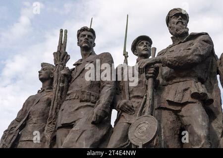 ST. PETERSBURG, RUSSLAND - 10. AUGUST 2021: Fragment der Gedenkstätte für die „heldenhaften Verteidiger von Leningrad“. Victory Square, St. Petersburg Stockfoto