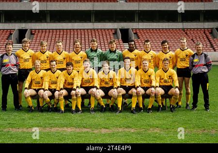 Das Wölfe-Team in der hinteren Reihe Paul Darby, Gary Bellamy, Mark Venus, Nicky Clarke, Alistair Robertson, Vince Bartram, Mark Kendall, Floyd Streete, Steve Bull, Jackie Gallagher, Chris Brindley, Barry Powell. Fronjt ROW Keith Downing, Nigel Vaughan, Andy Thompson, Andy Mutch, Micky Holmes, Phil Chard, Phil Robinson und Stephen Stout. Stockfoto