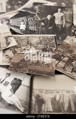 Vintage Amateur- und Studiofotos Ende des 19. Jahrhunderts – Anfang des XX. Jahrhunderts Stockfoto