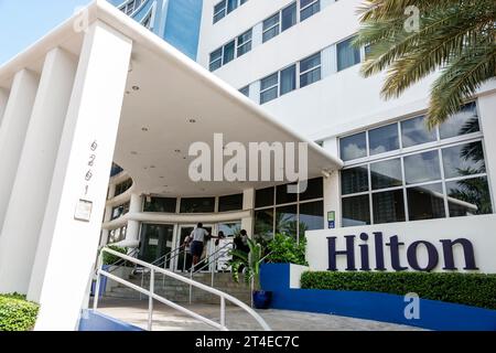 Miami Beach Florida, Außenfassade, Gebäude Vordereingang Hotel, Collins Avenue, Hilton Cabana Miami Beach Schild, Hotels Motels Unternehmen Stockfoto