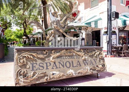 Miami Beach Florida, Espanola Way historisches spanisches Dorf, Fußgängerzone Willkommensschild, Kunstkunstwerk Skulptur Don Quijote Stockfoto