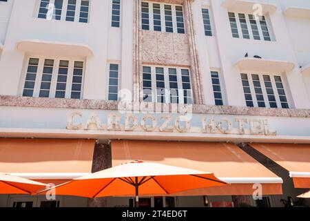 Miami Beach Florida, Außenfassade, Gebäude Vordereingang Hotel, Ocean Drive Cardozo Hotel Schild, Art Deco Stil Architektur, Hotels Motels Unternehmen Stockfoto