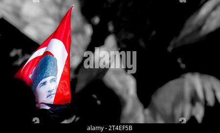 10 Kasim Atatürk'u Anma Gunu arkaplani oder 10. November, Atatürk Memorial Day Hintergrund. Türkische Flagge und Atatürk-Porträt. Stockfoto