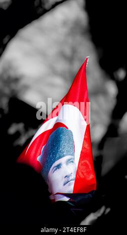 10 Kasim Atatürk'u Anma Gunu arkaplani oder 10. November, Atatürk Memorial Day Hintergrund. Türkische Flagge und Atatürk-Porträt. Stockfoto