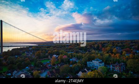 Wunderschöne Aufnahmen, die tagsüber und abends in Manchester aufgenommen wurden Stockfoto