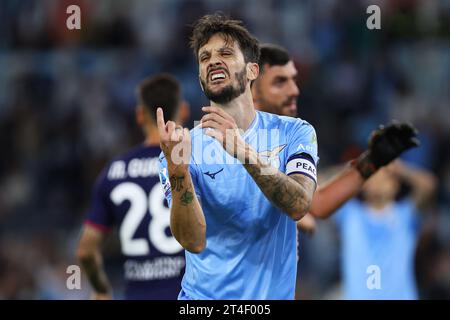 Rom, Italie. 30. Oktober 2023. Luis Alberto aus Latium reagiert beim italienischen Meisterschaftsspiel der Serie A zwischen SS Lazio und ACF Fiorentina am 30. Oktober 2023 im Stadio Olimpico in Rom, Italien - Foto Federico Proietti/DPPI Credit: DPPI Media/Alamy Live News Stockfoto