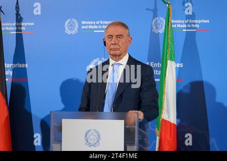 Rom, Italien. 30. Oktober 2023. Ministerium für Unternehmen und Made in Italy, Rom, Italien, 30. Oktober 2023, Adolfo Urso, Minister für Unternehmen und Made in Italy während Minister Adolfo Urso traf heute in Rom mit dem deutschen Minister Robert Habeck und dem französischen Minister Bruno Le Maire zusammen - News Credit: Live Media Publishing Group/Alamy Live News Stockfoto
