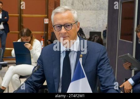 Nachrichten - Minister Adolfo Urso traf heute in Rom mit dem deutschen Minister Robert Habeck und dem französischen Minister Bruno Le Maire Bruno Le Maire zusammen Bruno Le Maire, dem französischen Wirtschafts- und Finanzminister Bruno Le Maire, während Minister Adolfo Urso heute in Rom mit dem deutschen Minister Robert Habeck und dem französischen Minister Bruno Le Maire zusammentraf. Nachrichten in Rom, Italien, Oktober 30 2023 Rom Ministerium für Unternehmen und Made in Italy Italien Copyright: xAlessandraxCarlix/xLiveMediax LPN 1110434 Credit: Imago/Alamy Live News Stockfoto