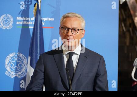 Nachrichten - Minister Adolfo Urso traf heute in Rom mit dem deutschen Minister Robert Habeck und dem französischen Minister Bruno Le Maire Bruno Le Maire zusammen Bruno Le Maire, dem französischen Wirtschafts- und Finanzminister Bruno Le Maire, während Minister Adolfo Urso heute in Rom mit dem deutschen Minister Robert Habeck und dem französischen Minister Bruno Le Maire zusammentraf. Nachrichten in Rom, Italien, Oktober 30 2023 Rom Ministerium für Unternehmen und Made in Italy Italien Copyright: xAlessandraxCarlix/xLiveMediax LPN 1110442 Credit: Imago/Alamy Live News Stockfoto