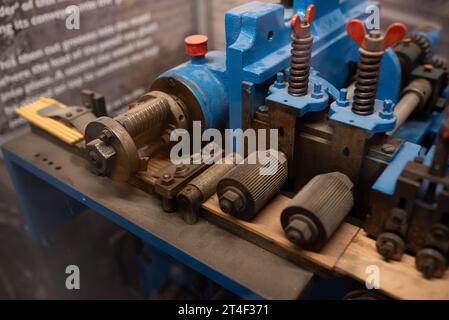 Eine Maschine zur Herstellung von Bleistiften. Stockfoto