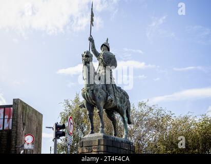 Statue von Vimara Peres zu Pferd, erster Graf von Portugal in Porto, Portugal am 19. Oktober 2023 Stockfoto