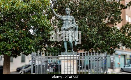 Eine Statue von Julius Cäsar in Beindisi, Italien. Stockfoto