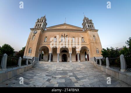 Kirche der Heiligen Dreifaltigkeit in Lefkes, Paros, Griechenland Stockfoto