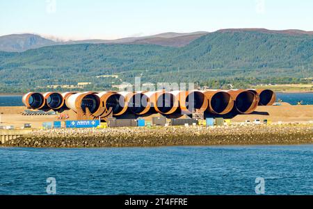 INVERGORDON, SCHOTTLAND – 4. September 2023: Invergordon ist eine Stadt in Easter Ross, Highland, Schottland. Der ehemalige Marinestützpunkt ist ein Tiefwasserhafen Stockfoto