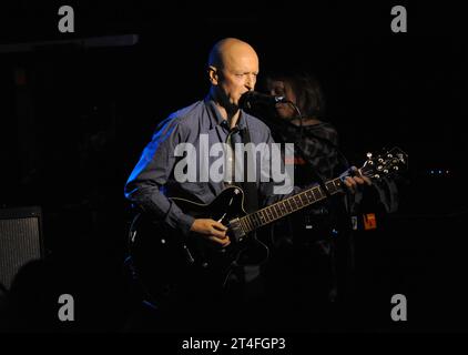 Liverpool, Großbritannien. Am 30. Oktober 2023 tritt Eugene Kelly mit den Vaselines im Cavern Club in Liverpool auf. Foto: David Bronstein/Alamy Live News Stockfoto