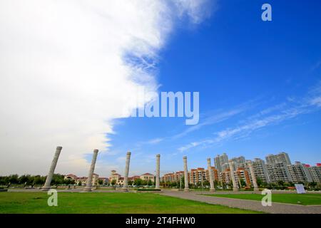 LUANNAN COUNTY – 15. SEPTEMBER: Chinesische Totempollandschaft in einem Park am 15. September 2014, Luannan County, Provinz Hebei, China Stockfoto