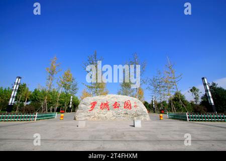 LUANNAN COUNTY - 15. SEPTEMBER: Baulandschaft des Luo Cheng Parks am 15. September 2014, Luannan County, Provinz Hebei, China Stockfoto