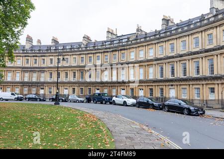 The Circus Bath, georgianische Architektur und historische Häuser und Immobilien im Stadtzentrum von Bath, Somerset, England, Großbritannien, 2023 Stockfoto