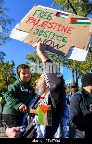 In Montreal, Kanada, vereinigten sich eine Vielzahl von Demonstranten in Solidarität mit den Palästinensern und forderten inbrünstig einen dringenden Waffenstillstand in Gaza am 28. Oktober 2023 Stockfoto