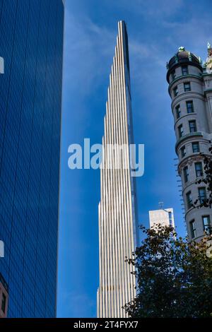 Steinway Tower Ich bin Milliardäre, gesehen von E. 58th St., 2023, New York City, USA Stockfoto