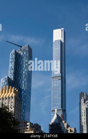 Milliardäre Reihen superhohe Eigentumswohnungen, wie vom Central Park aus gesehen, an einem klaren Herbstnachmittag, 2023, New York City, USA Stockfoto
