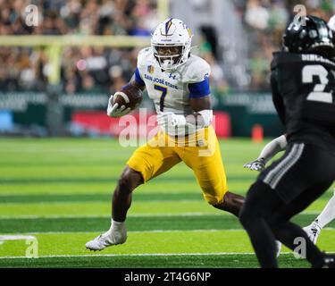 28. Oktober 2023: San Jose State Spartans Running Back Quali Conley #7 spielt den Ball während des NCAA-Fußballspiels zwischen den University of Hawaii Warriors und der San Jose St. Spartans im Clarence T.C. Ching Complex in Honolulu, Hawaii. Glenn Yoza/CSM Stockfoto