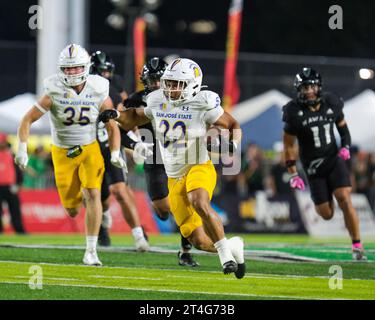 28. Oktober 2023: San Jose State Spartans Running Back Kairee Robinson #32 spielt den Ball während des NCAA-Fußballspiels zwischen den University of Hawaii Warriors und der San Jose St. Spartans im Clarence T.C. Ching Complex in Honolulu, Hawaii. Glenn Yoza/CSM Stockfoto