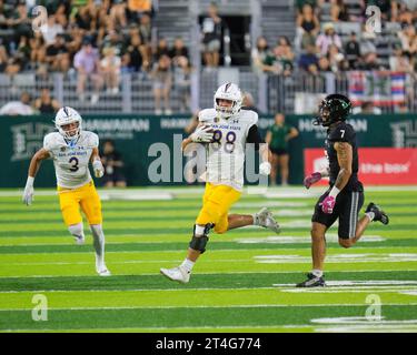 28. Oktober 2023: San Jose State Spartans Tight End Sam Olson #88 spielt den Ball während des NCAA-Fußballspiels zwischen den University of Hawaii Warriors und der San Jose St. Spartans im Clarence T.C. Ching Complex in Honolulu, Hawaii. Glenn Yoza/CSM Stockfoto