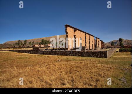 Archäologischer Park „Wiracocha“ in Raqchi Ruinen Stockfoto