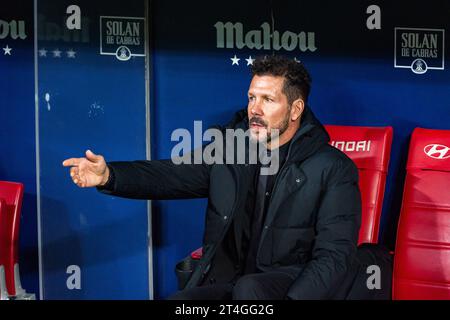 Madrid, Spanien. Oktober 2023. Diego Pablo Simeone (Atletico Madrid) spielte vor dem Fußballspiel der spanischen Meisterschaft La Liga EA Sports zwischen Atletico Madrid und Alaves im Metropolitano Stadion. Atletico Madrid 2 : 1 Alaves Credit: SOPA Images Limited/Alamy Live News Stockfoto