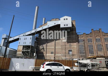 Sydney, Australien. 31. Oktober 2023. Die Biennale von Sydney hat heute bekannt gegeben, dass die Künstler, Schauplätze und das erste Programm für die Ausgabe 2024 mit dem Titel Ten Thousand Sonnen vom 9. März bis 10. Juni 2024 kostenlos der Öffentlichkeit präsentiert werden. Abgebildet: White Bay Power Station, 28 Robert Street, Rozelle. Richard Milnes/Alamy Live New Stockfoto