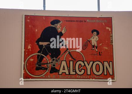 Bordeaux , Frankreich - 10 26 2023 : alcyon Fahrrad Motorräder alten Roller Vintage Werbekonzept mit Logo Marke und Textschild Stockfoto