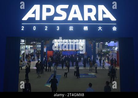 HANGZHOU, CHINA - 31. OKTOBER 2023 - Besucherbesuche während der Apsara-Konferenz 2023 in Hangzhou, Provinz Zhejiang, China, 31. Oktober 2023. Stockfoto