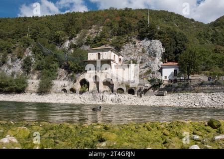 Wild, unberührt, von unermesslicher Schönheit, Lake Scanno Stockfoto