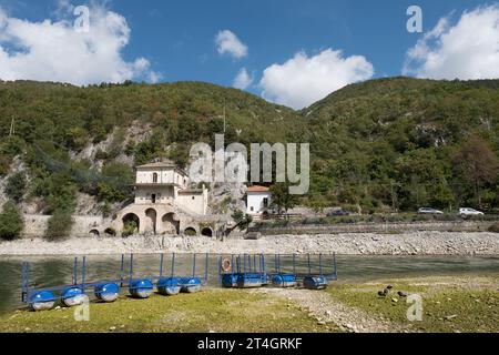 Wild, unberührt, von unermesslicher Schönheit, Lake Scanno Stockfoto