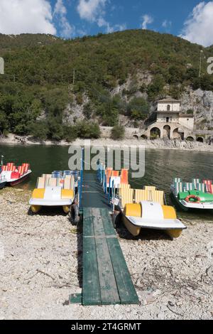 Wild, unberührt, von unermesslicher Schönheit, Lake Scanno Stockfoto