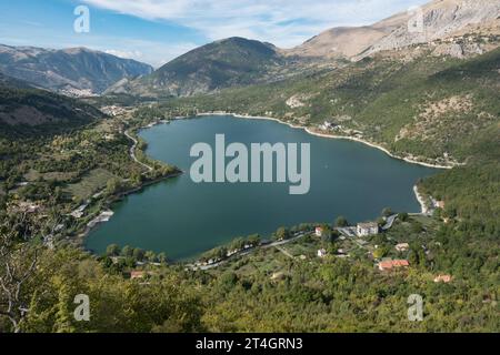 Wild, unberührt, von unermesslicher Schönheit, Lake Scanno Stockfoto